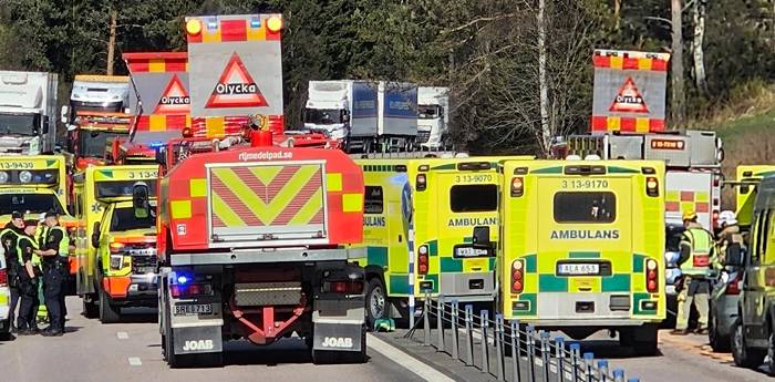 Krock p&aring; E4 norr om Timr&aring;