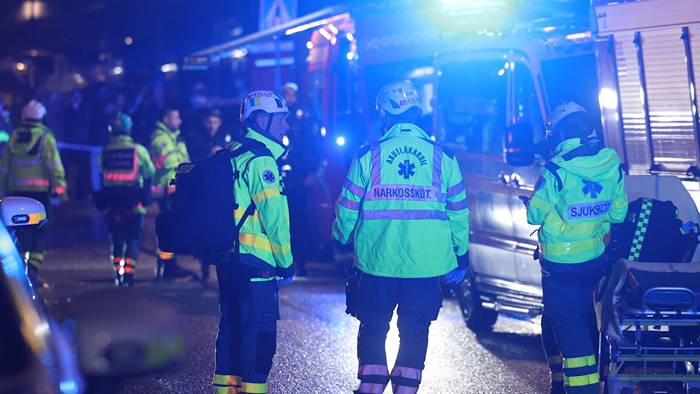 Tv&aring; &aring;talas f&ouml;r pojkes d&ouml;d efter explosion i Stockholm