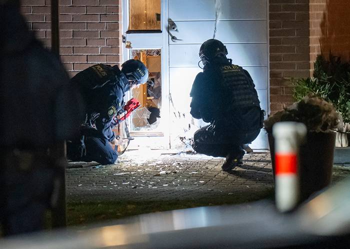 Larm om explosion vid port: ”Skador på fasad”