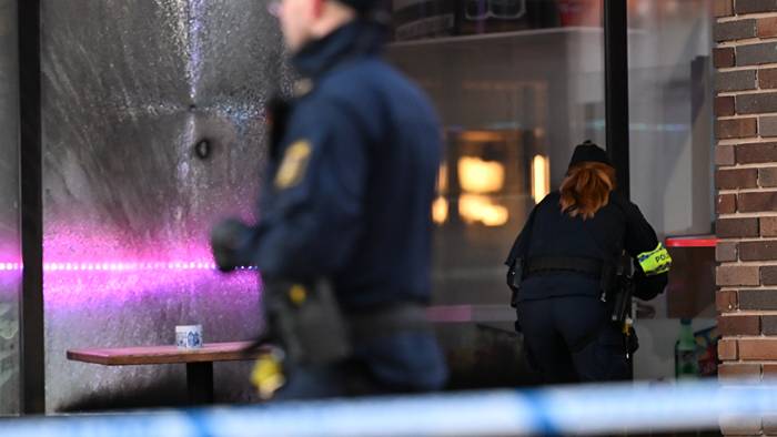 Man t&auml;nde eld vid butik &ndash; misst&auml;nkt f&ouml;rs&ouml;k till mordbrand