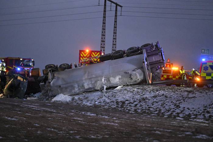 Lastbilar i krock p&aring; E4