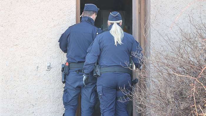 D&ouml;d man hittad &ndash; bostad i &Ouml;rbyhus avsp&auml;rrad