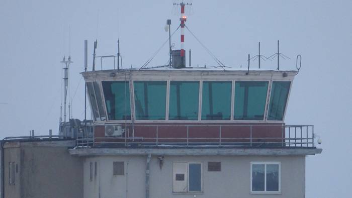 Skavsta st&auml;ngs p&aring; grund av asbest