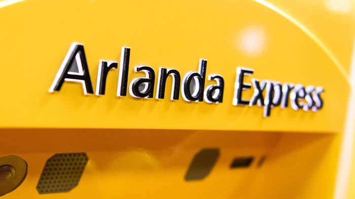 Stopp i t&aring;gtrafiken norr om Stockholm