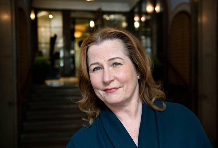 Anna Hedenmo l&auml;mnar EFN