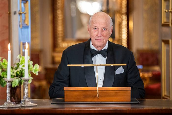 Kung Haralds tystnad om skandalerna