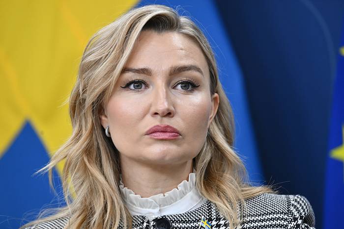 Busch öppnar på glänt – för S