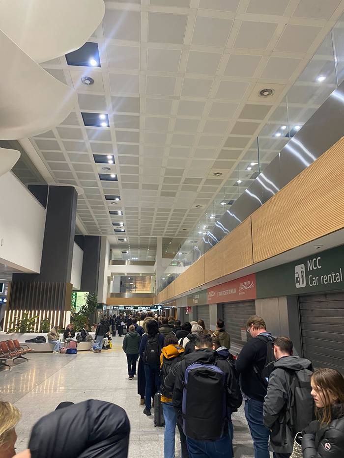 SAS-plan pl&ouml;tsligt inst&auml;llt &ndash; svenskar strandade