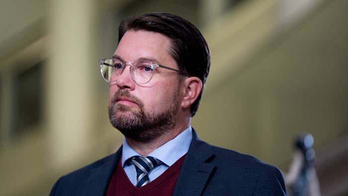 SD st&auml;ller in presskonferens