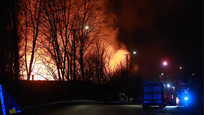 Fullt utvecklad industribrand i Åkersberga