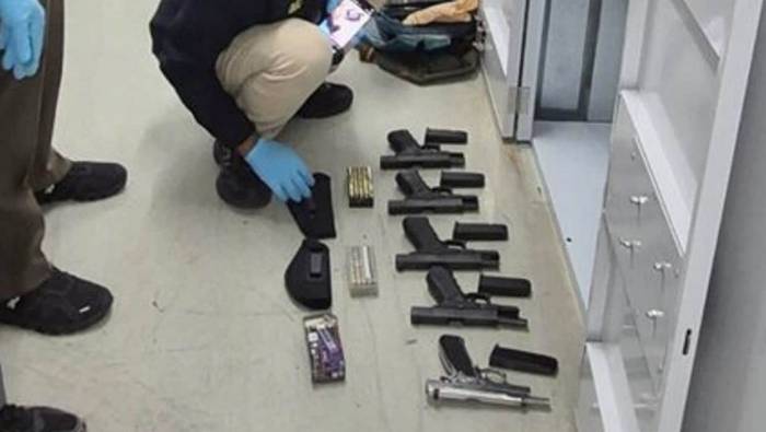 Thail&auml;ndsk polis hittade vapen i svensk mans sk&aring;p