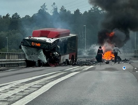 Kraftig brand i buss