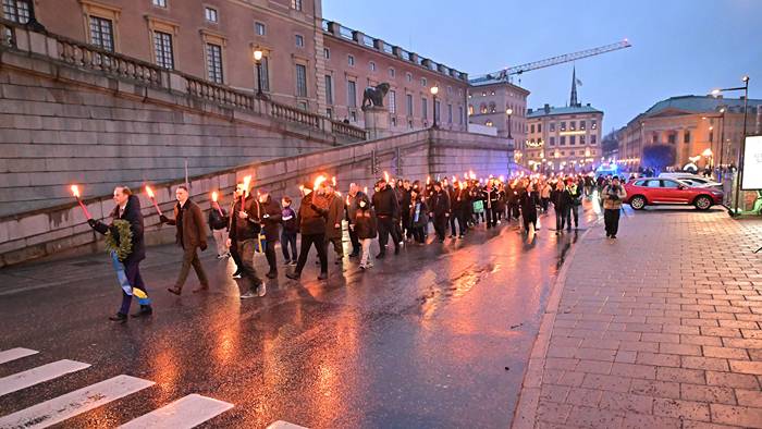 Högerextrema AFS håller fackeltåg