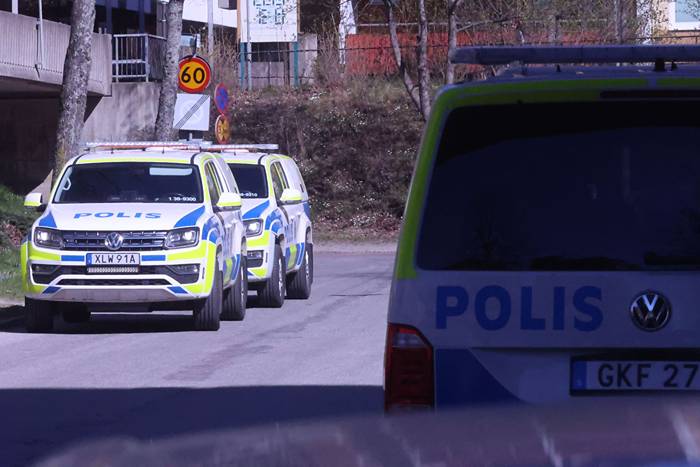 Polis beskjuten i trapphus
